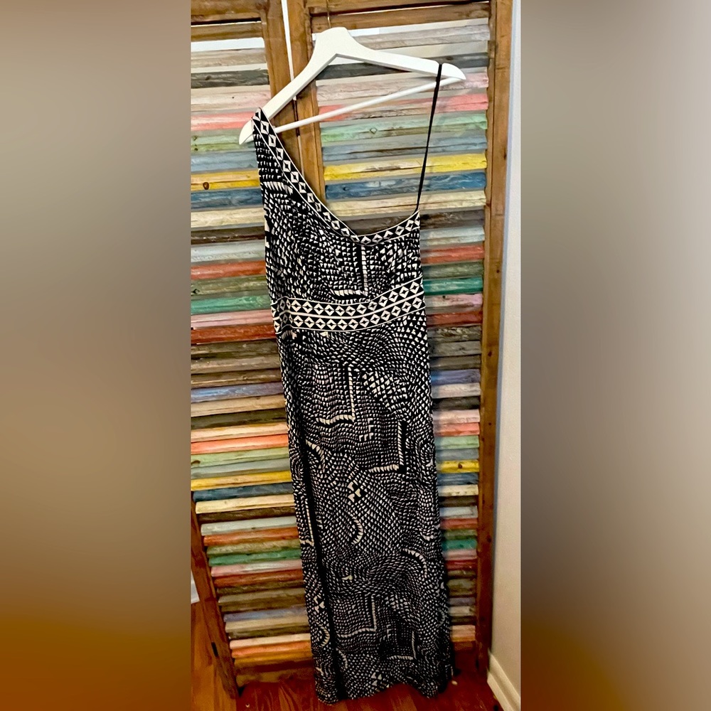 BCBGMaxzaria One shoulder Black and White Dress. Size L